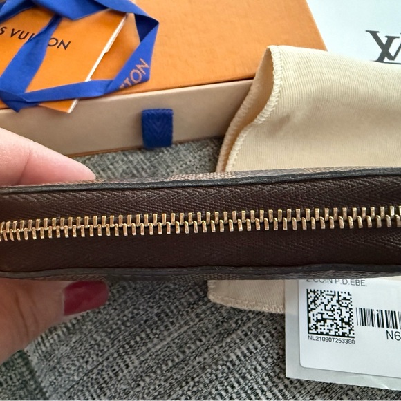 Louis Vuitton Zippy Coin Purse in Damier Ebene - Picture 8 of 13